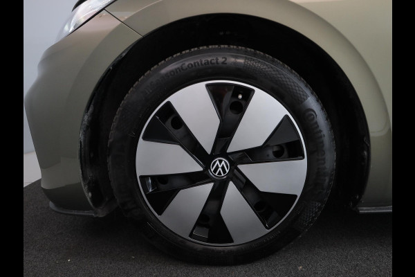 Volkswagen ID.3 Pure Oranje Edition 52 kWh 170 pk | SOH 100% | Navigatie via App | Parkeersensoren | Adaptieve cruise control | LED koplampen |