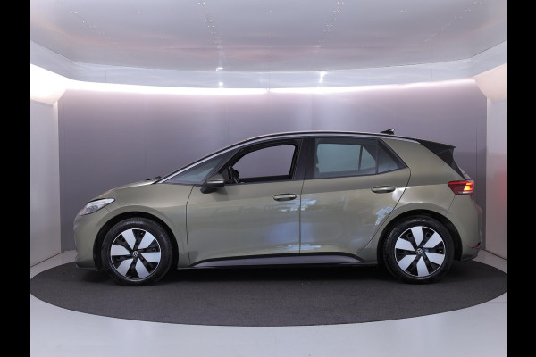 Volkswagen ID.3 Pure Oranje Edition 52 kWh 170 pk | SOH 100% | Navigatie via App | Parkeersensoren | Adaptieve cruise control | LED koplampen |