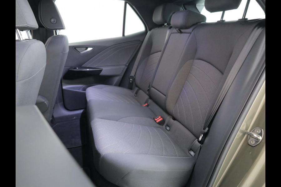 Volkswagen ID.3 Pure Oranje Edition 52 kWh 170 pk | SOH 100% | Navigatie via App | Parkeersensoren | Adaptieve cruise control | LED koplampen |