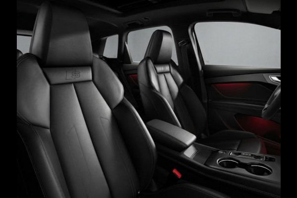 Audi Q4 e-tron S edition 82 kWh 286 pk | Glazen panoramadak | Techniekpakket plus | Trekhaak | S line leder zwart |