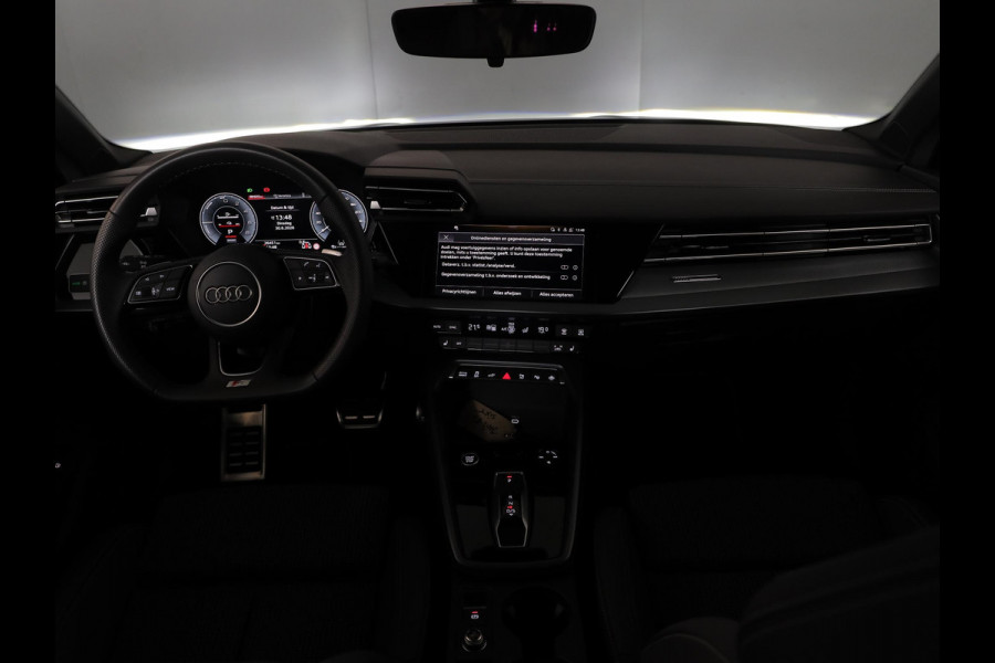 Audi A3 Sportback 40 TFSI e S edition 204 pk S-tronic | Verlengde garantie | Parkeersensoren (Park assist) | Achteruitrijcamera | Adaptieve cruise control | Autom. airco (3 zones) | S-Line |