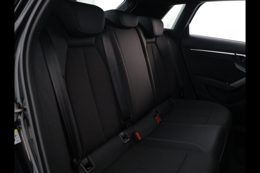 Audi A3 Sportback 40 TFSI e S edition 204 pk S-tronic | Verlengde garantie | Parkeersensoren (Park assist) | Achteruitrijcamera | Adaptieve cruise control | Autom. airco (3 zones) | S-Line |