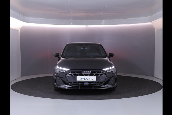 Audi A3 Sportback 40 TFSI e S edition 204 pk S-tronic | Verlengde garantie | Parkeersensoren (Park assist) | Achteruitrijcamera | Adaptieve cruise control | Autom. airco (3 zones) | S-Line |