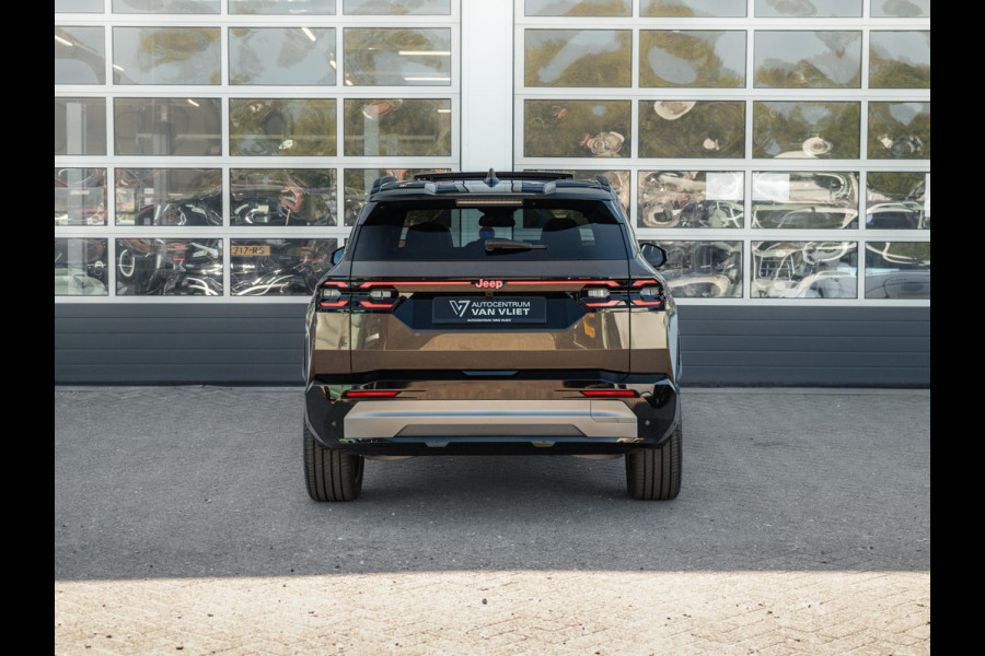 Jeep Compass First Edition 74 kWh | Adapt. Cruise | Camera | Carplay | 20" | Elektr. A-Klep | Navi | Winter Pack | Schuif/Kanteldak | Premium Pack | Conv. Pack | Warmtepomp