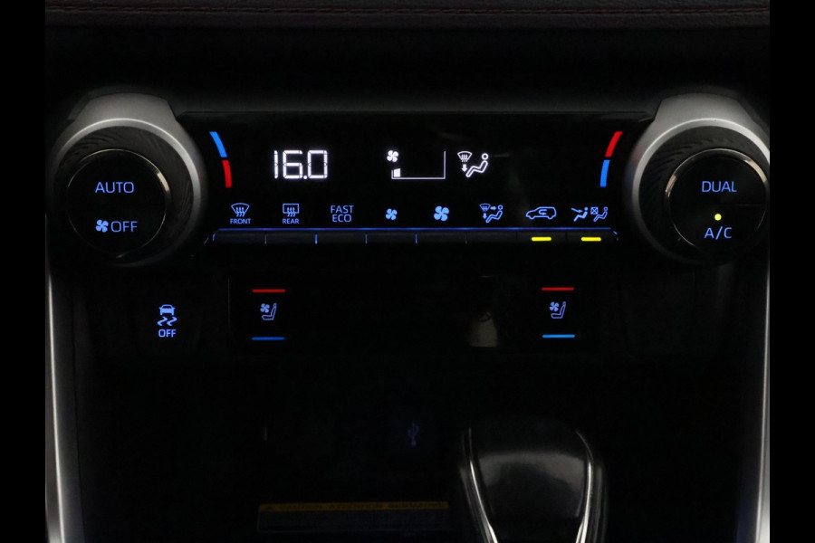 Toyota RAV4 2.5 Plug-in Hybrid AWD Bi-Tone Plus | 1500 KG trekgewicht | JBL Audio | Stoelverwarming & ventilatie | Memory Seats | Navigatie