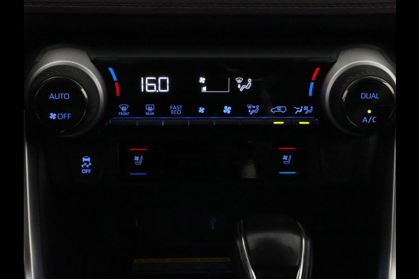 Toyota RAV4 2.5 Plug-in Hybrid AWD Bi-Tone Plus | 1500 KG trekgewicht | JBL Audio | Stoelverwarming & ventilatie | Memory Seats | Navigatie