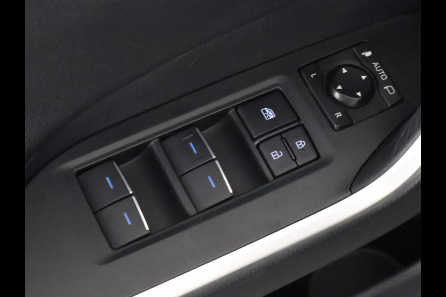 Toyota RAV4 2.5 Plug-in Hybrid AWD Bi-Tone Plus | 1500 KG trekgewicht | JBL Audio | Stoelverwarming & ventilatie | Memory Seats | Navigatie