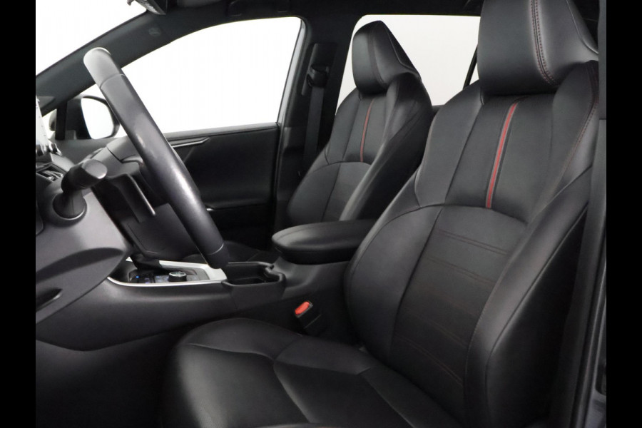 Toyota RAV4 2.5 Plug-in Hybrid AWD Bi-Tone Plus | 1500 KG trekgewicht | JBL Audio | Stoelverwarming & ventilatie | Memory Seats | Navigatie