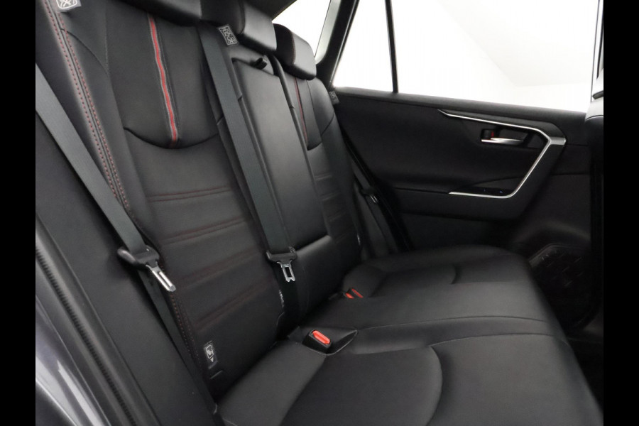 Toyota RAV4 2.5 Plug-in Hybrid AWD Bi-Tone Plus | 1500 KG trekgewicht | JBL Audio | Stoelverwarming & ventilatie | Memory Seats | Navigatie