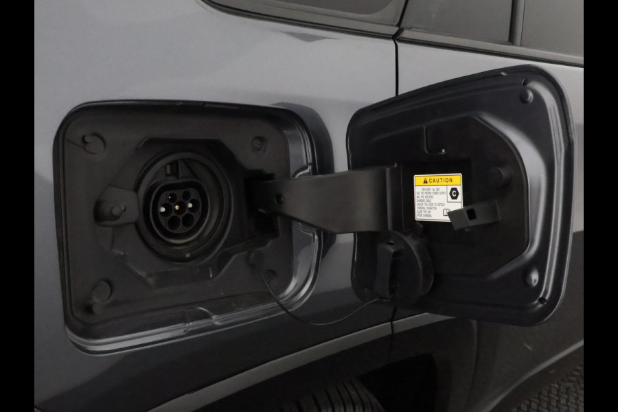 Toyota RAV4 2.5 Plug-in Hybrid AWD Bi-Tone Plus | 1500 KG trekgewicht | JBL Audio | Stoelverwarming & ventilatie | Memory Seats | Navigatie