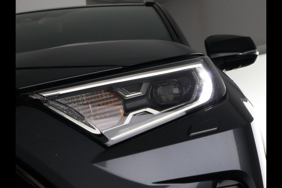 Toyota RAV4 2.5 Plug-in Hybrid AWD Bi-Tone Plus | 1500 KG trekgewicht | JBL Audio | Stoelverwarming & ventilatie | Memory Seats | Navigatie