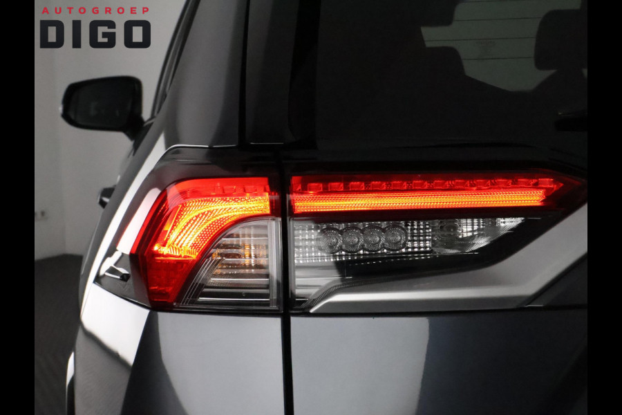 Toyota RAV4 2.5 Plug-in Hybrid AWD Bi-Tone Plus | 1500 KG trekgewicht | JBL Audio | Stoelverwarming & ventilatie | Memory Seats | Navigatie