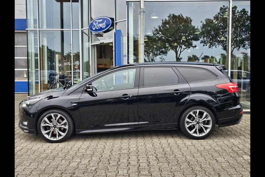 Ford FOCUS Wagon 1.5 Titanium 182 pk | 2de eigenaar | Bi-xenon | Camera | Stuur- en stoelverwarming | 18'' velgen | Zéér netjes!