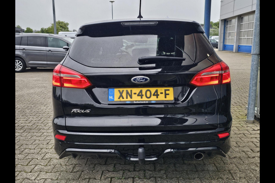 Ford FOCUS Wagon 1.5 Titanium 182 pk | 2de eigenaar | Bi-xenon | Camera | Stuur- en stoelverwarming | 18'' velgen | Zéér netjes!
