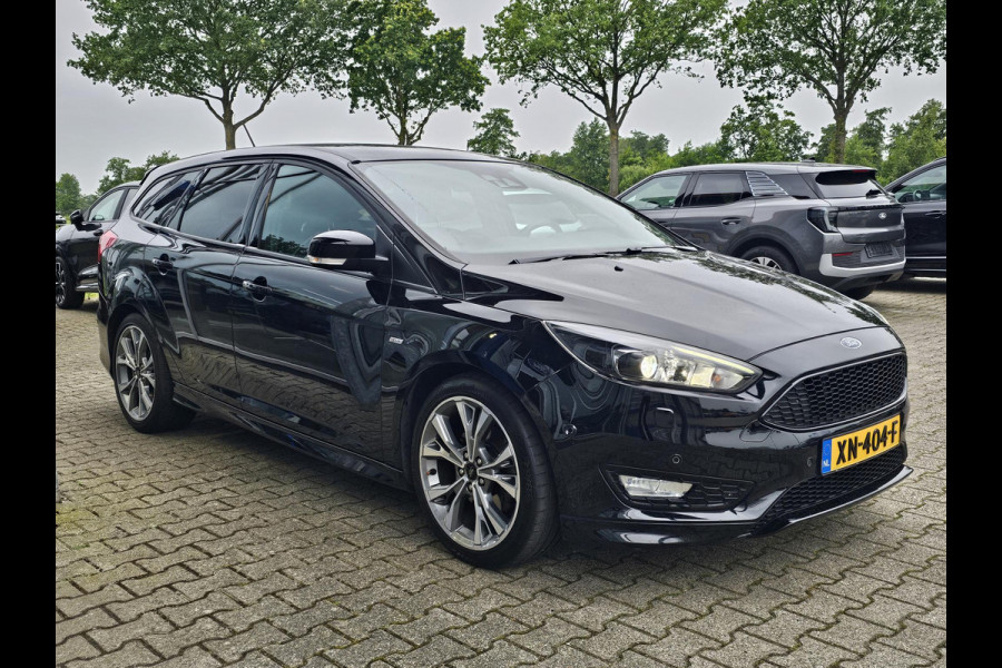 Ford FOCUS Wagon 1.5 Titanium 182 pk | 2de eigenaar | Bi-xenon | Camera | Stuur- en stoelverwarming | 18'' velgen | Zéér netjes!