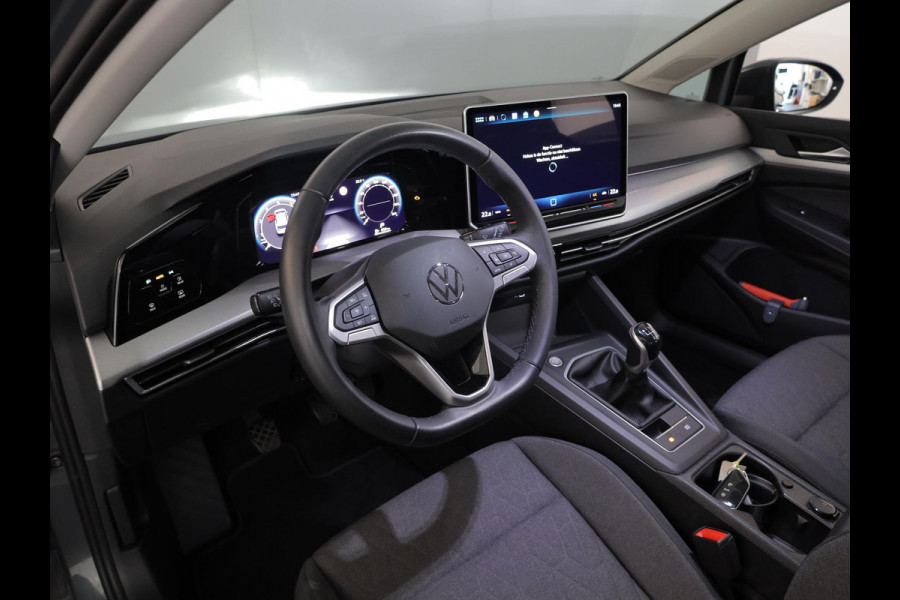 Volkswagen Golf Life Edition 1.5 TSI 85 kW 116 pk | Verlengde garantie | Navigatie via App | Parkeersensoren | Achteruitrijcamera | Autom. airco (3 zones) |