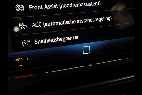 Volkswagen Golf Life Edition 1.5 TSI 85 kW 116 pk | Verlengde garantie | Navigatie via App | Parkeersensoren | Achteruitrijcamera | Autom. airco (3 zones) |