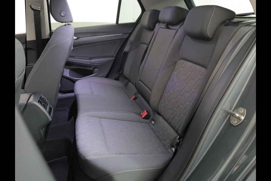 Volkswagen Golf Life Edition 1.5 TSI 85 kW 116 pk | Verlengde garantie | Navigatie via App | Parkeersensoren | Achteruitrijcamera | Autom. airco (3 zones) |