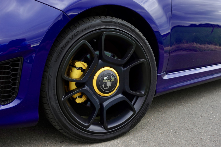 Abarth 595C Cabrio 1.4 T-Jet Pista SUMMER DEAL | Apple Carplay/Android Auto | Winscherm | 17'' LMV | Dealeronderhouden | | PDC A | Navi