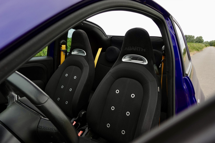 Abarth 595C Cabrio 1.4 T-Jet Pista SUMMER DEAL | Apple Carplay/Android Auto | Winscherm | 17'' LMV | Dealeronderhouden | | PDC A | Navi