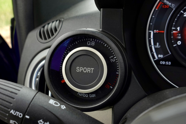 Abarth 595C Cabrio 1.4 T-Jet Pista SUMMER DEAL | Apple Carplay/Android Auto | Winscherm | 17'' LMV | Dealeronderhouden | | PDC A | Navi