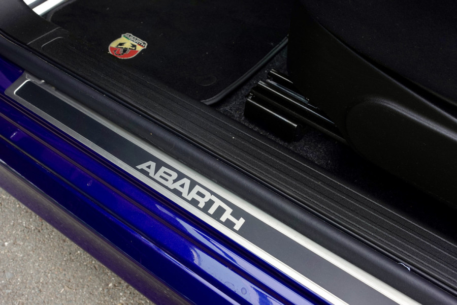 Abarth 595C Cabrio 1.4 T-Jet Pista SUMMER DEAL | Apple Carplay/Android Auto | Winscherm | 17'' LMV | Dealeronderhouden | | PDC A | Navi