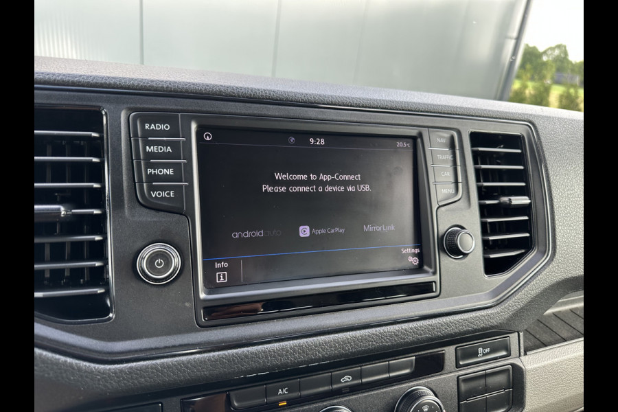 Volkswagen Crafter 35 2.0 TDI / 1e EIG. / 41.919 KM / DUBBEL CABINE / PICK UP / 7 PERSOONS / 2.5 TONS TREKHAAK / AIRCO / CRUISE / DUBBELE CABINE