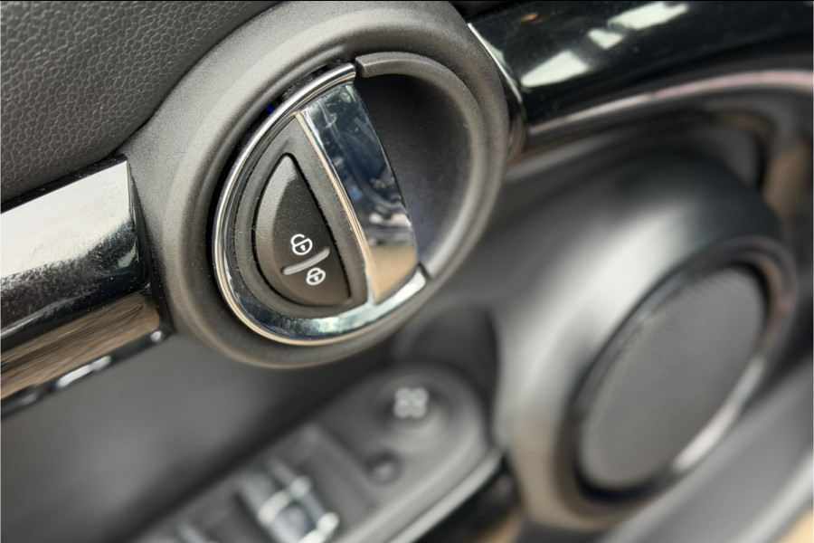 MINI 5-deurs 1.5 Cooper Dalston JCW pakket | Panodak | Kuipstoelen | Sfeerverlichting | Stoelverwarming