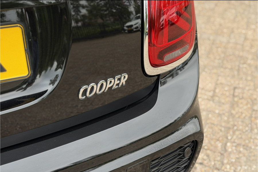 MINI 5-deurs 1.5 Cooper Dalston JCW pakket | Panodak | Kuipstoelen | Sfeerverlichting | Stoelverwarming