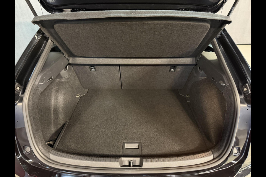 Volkswagen Taigo 1.5 TSI R-Line Business 18"/Trekhaak/IQ Light/Adaptieve cruise/Stoelverwarming/Camera/PDC v+a/Apple Carplay & Android Auto