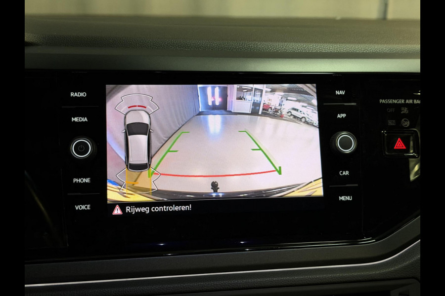 Volkswagen Taigo 1.5 TSI R-Line Business 18"/Trekhaak/IQ Light/Adaptieve cruise/Stoelverwarming/Camera/PDC v+a/Apple Carplay & Android Auto