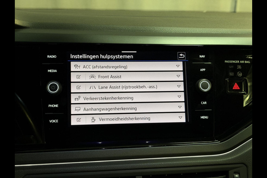 Volkswagen Taigo 1.5 TSI R-Line Business 18"/Trekhaak/IQ Light/Adaptieve cruise/Stoelverwarming/Camera/PDC v+a/Apple Carplay & Android Auto