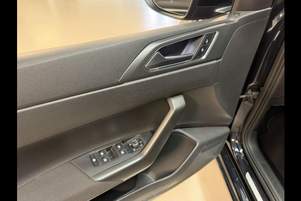 Volkswagen Taigo 1.5 TSI R-Line Business 18"/Trekhaak/IQ Light/Adaptieve cruise/Stoelverwarming/Camera/PDC v+a/Apple Carplay & Android Auto