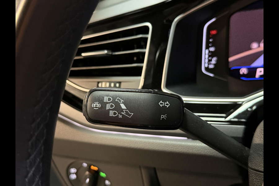 Volkswagen Taigo 1.5 TSI R-Line Business 18"/Trekhaak/IQ Light/Adaptieve cruise/Stoelverwarming/Camera/PDC v+a/Apple Carplay & Android Auto