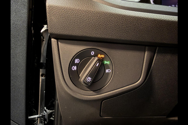 Volkswagen Taigo 1.5 TSI R-Line Business 18"/Trekhaak/IQ Light/Adaptieve cruise/Stoelverwarming/Camera/PDC v+a/Apple Carplay & Android Auto