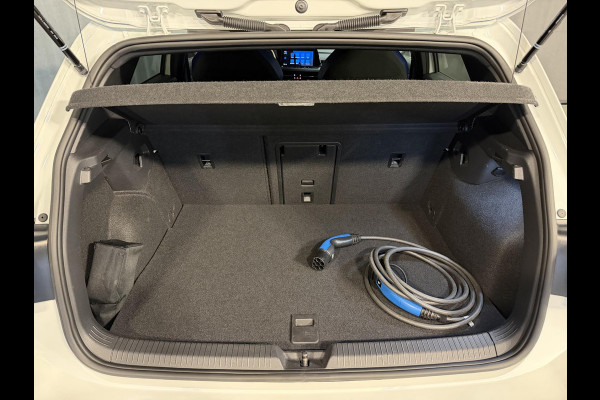 Volkswagen Golf 1.4 eHybrid GTE 19"/Adaptieve cruise/Lane + Travel assist/Front assist/Virtual Cockpit/Apple Carplay & Android auto/PDC v+a