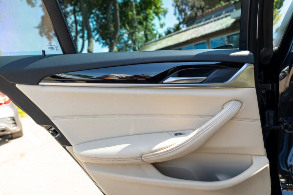 BMW 5 Serie Touring 520i High Executive I Comfort I Hud I Panoramadak I Keurige nette auto