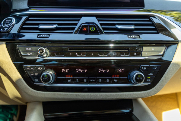 BMW 5 Serie Touring 520i High Executive I Comfort I Hud I Panoramadak I Keurige nette auto