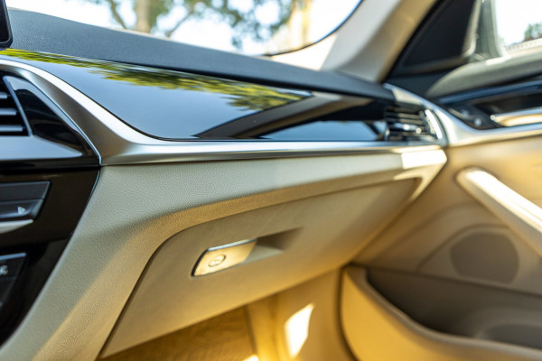 BMW 5 Serie Touring 520i High Executive I Comfort I Hud I Panoramadak I Keurige nette auto