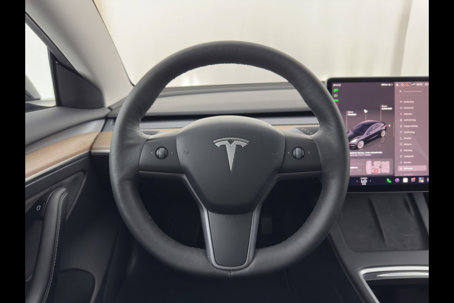 Tesla Model 3 Standard RWD Plus 60 kWh [3-Fase-11kW] {SoH-90%} (INCL-BTW) Aut. *PANO | AUTOPILOT | LEATHER | KEYLESS | FULL-LED | MEMORY-PACK | TOPVIEW | DAB | CARPLAY | DIGI-COCKPIT | LANE-ASSIST | HEATED- COMFORTSEATS | 19"ALU*