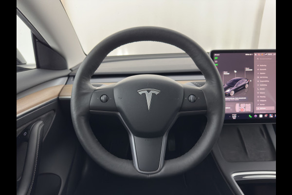 Tesla Model 3 Standard RWD Plus 60 kWh [3-Fase-11kW] {SoH-90%} (INCL-BTW) Aut. *PANO | AUTOPILOT | LEATHER | KEYLESS | FULL-LED | MEMORY-PACK | TOPVIEW | DAB | CARPLAY | DIGI-COCKPIT | LANE-ASSIST | HEATED- COMFORTSEATS | 19"ALU*