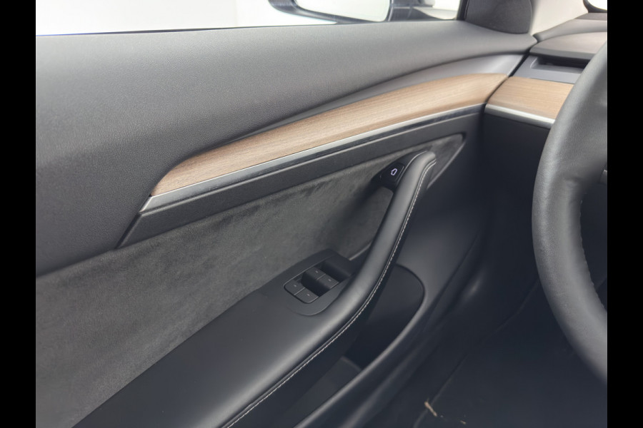 Tesla Model 3 Standard RWD Plus 60 kWh [3-Fase-11kW] {SoH-90%} (INCL-BTW) Aut. *PANO | AUTOPILOT | LEATHER | KEYLESS | FULL-LED | MEMORY-PACK | TOPVIEW | DAB | CARPLAY | DIGI-COCKPIT | LANE-ASSIST | HEATED- COMFORTSEATS | 19"ALU*