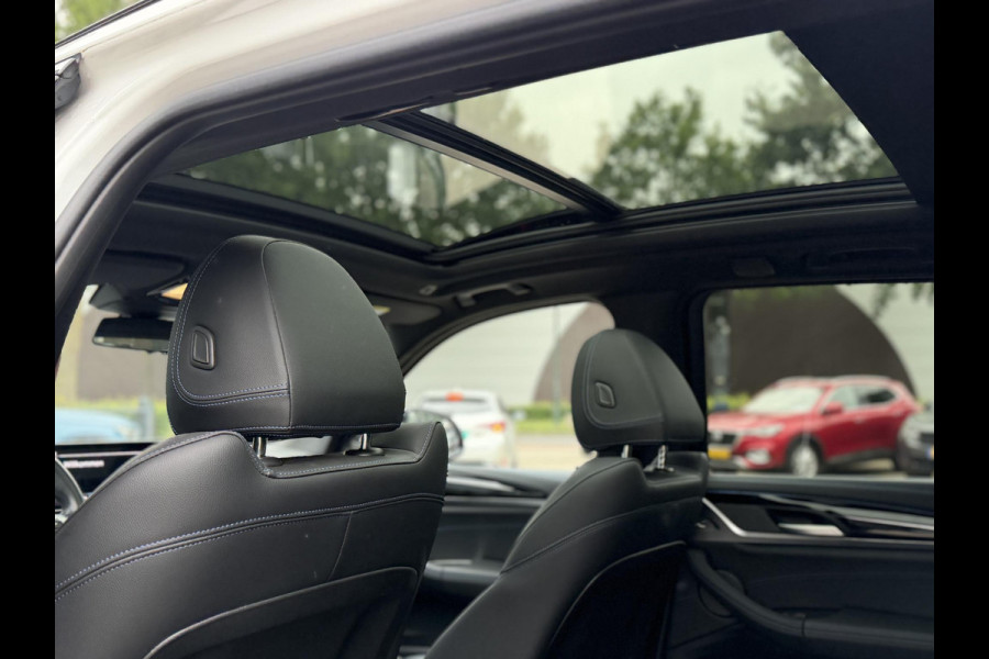 BMW iX3 M SPORT High Executive 80 kWh VAN €49.900 VOOR €45.899 | UW WK-VOORDEEL €4.001 | SOH 98% | 15000 KM UNIEKE KM STAND | FULL OPTIONS  | PANODAK | ADD. CRUISE | HEADUP | 360 CAMERA | STOEL + STUURVERWARMING | HARMAN /KARDON | RIJKLAARPRIJS MET 12 MND BOVAG GARANTIE |