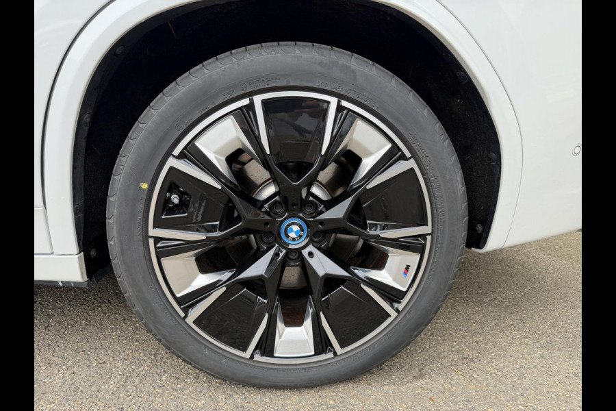 BMW iX3 M SPORT High Executive 80 kWh VAN €49.900 VOOR €45.899 | UW WK-VOORDEEL €4.001 | SOH 98% | 15000 KM UNIEKE KM STAND | FULL OPTIONS  | PANODAK | ADD. CRUISE | HEADUP | 360 CAMERA | STOEL + STUURVERWARMING | HARMAN /KARDON | RIJKLAARPRIJS MET 12 MND BOVAG GARANTIE |