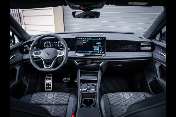 Volkswagen Tiguan 1.5 eHybrid R-Line Edition - Dolphin Grey l Pano l Massage l Sfeerverl.