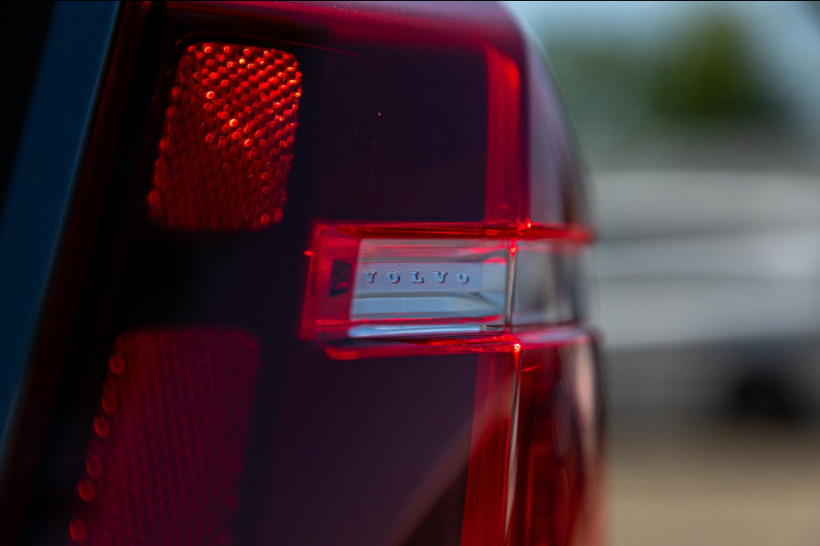 Volvo V60 2.0 T8 Twin Engine AWD I Inscription I Bowers & Wilkens I Panoramadak I Trekhaak I Pilot assist