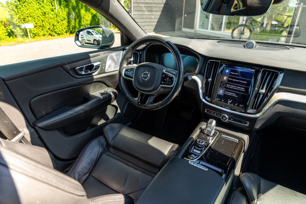 Volvo V60 2.0 T8 Twin Engine AWD I Inscription I Bowers & Wilkens I Panoramadak I Trekhaak I Pilot assist