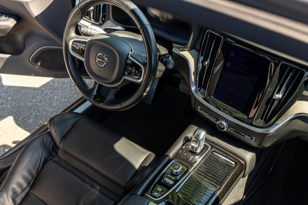 Volvo V60 2.0 T8 Twin Engine AWD I Inscription I Bowers & Wilkens I Panoramadak I Trekhaak I Pilot assist