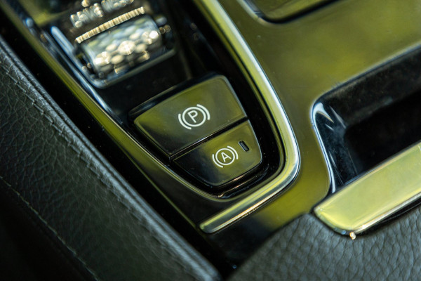 Volvo V60 2.0 T8 Twin Engine AWD I Inscription I Bowers & Wilkens I Panoramadak I Trekhaak I Pilot assist