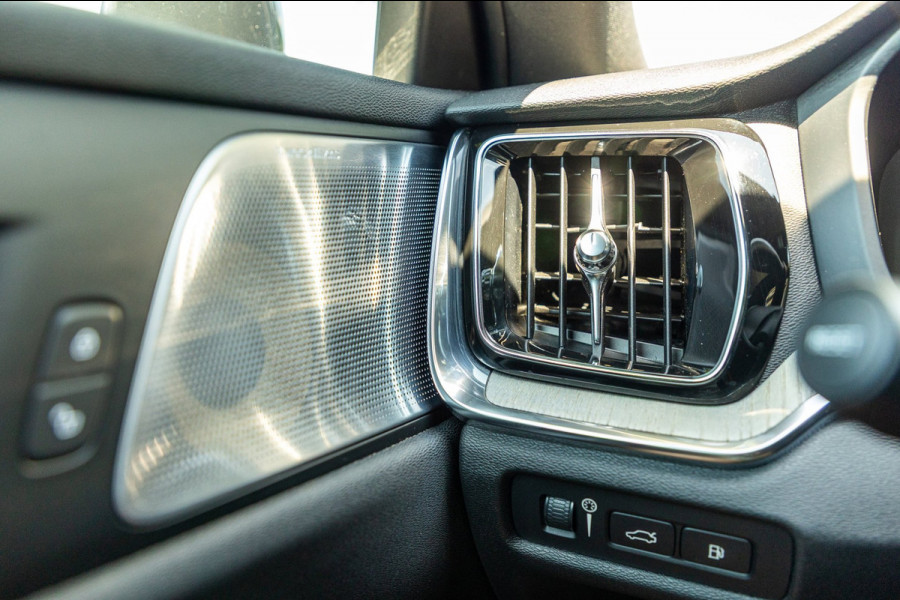 Volvo V60 2.0 T8 Twin Engine AWD I Inscription I Bowers & Wilkens I Panoramadak I Trekhaak I Pilot assist